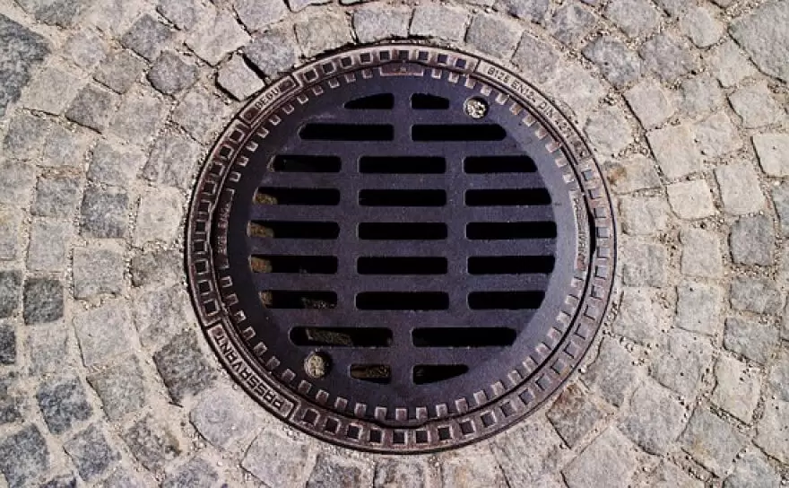 Găsește un instalator în Brașov pentru desfundare canalizare și vidanjare. Oferim servicii rapide și eficiente pentru a rezolva problemele sanitare urgent.